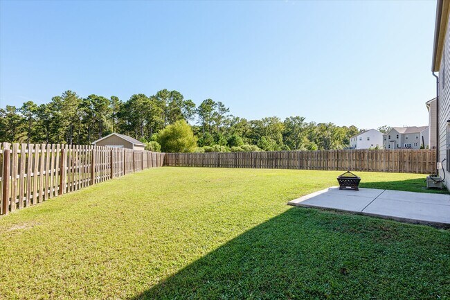 Building Photo - Great 5 Bedroom Home in Evans