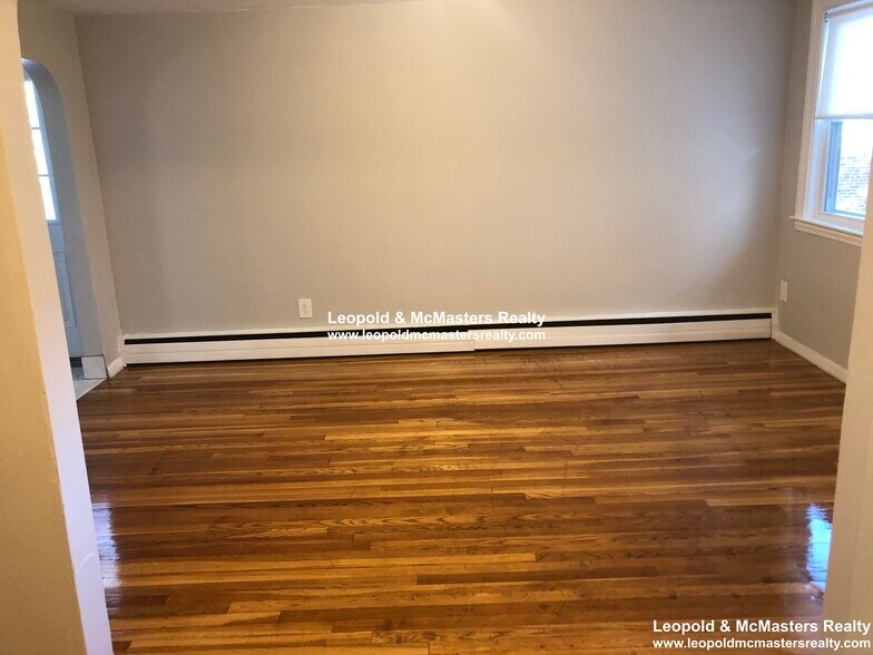 Building Photo - 127 Lanark Rd