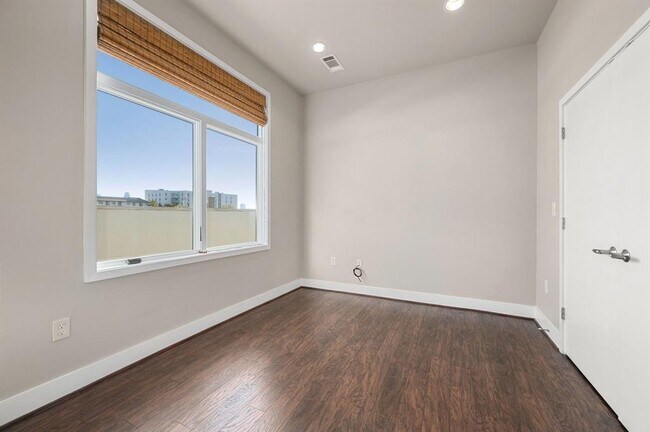 Building Photo - 1702 S Lamar Blvd