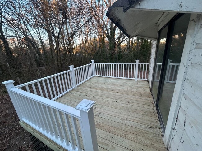Building Photo - 1112 East Dr