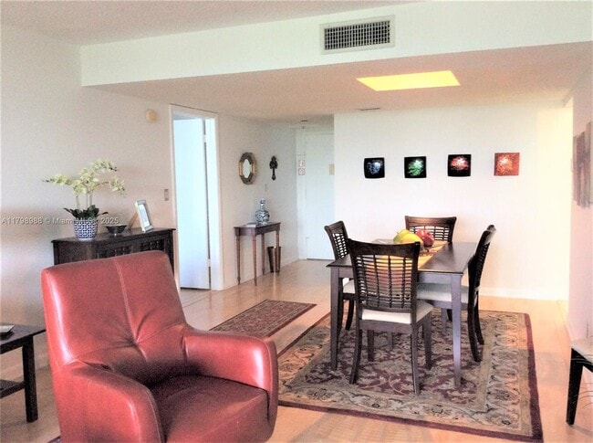Building Photo - 16300 Golf Club Rd