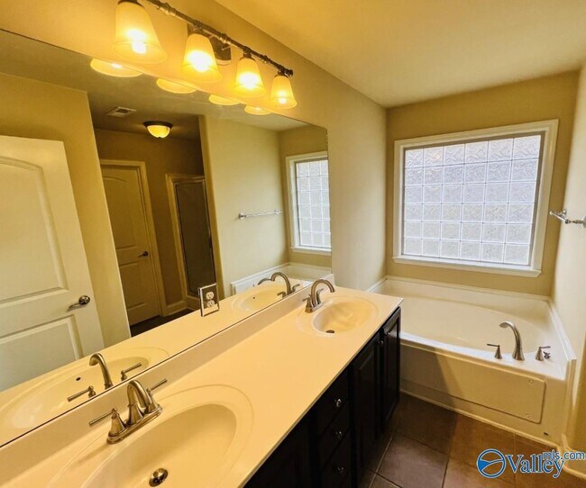 Building Photo - 111 Pembridge Ln