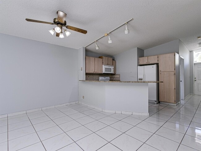 Building Photo - 556 Woodgate Cir