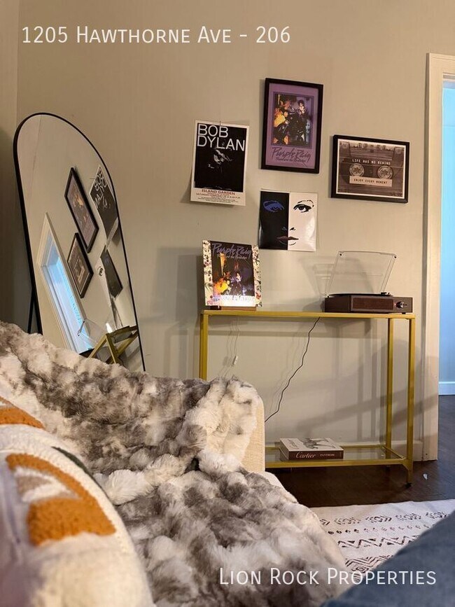 Building Photo - 1205 Hawthorne Ave