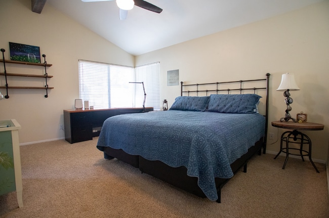 Building Photo - Janin Acers - Pool - Pet Friendly - FURNISHED OR UNFURNISHED