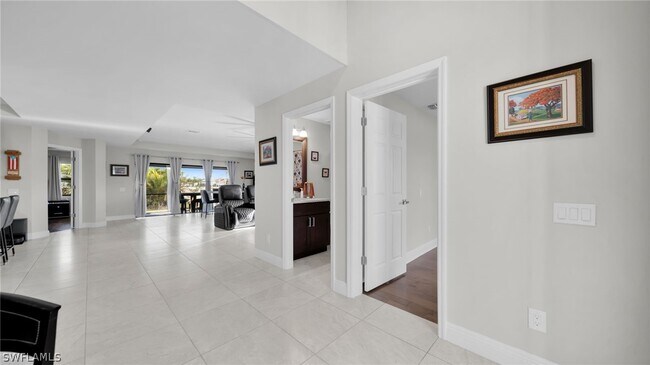 Building Photo - 569 Croydon Ave S