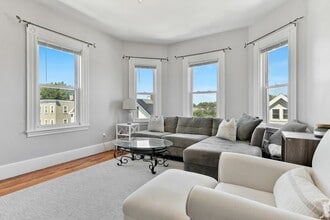 Building Photo - 166 Sydney St