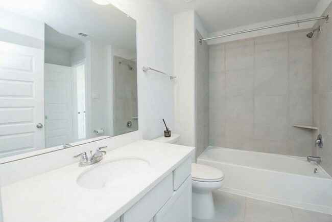 Building Photo - 27950 Western Crk Ct