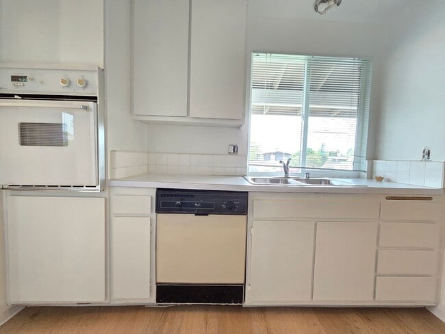 Building Photo - Henderson