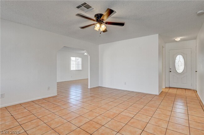 Building Photo - 707 Honeybee Ct