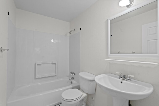 Building Photo - 304 Hemlock Dr