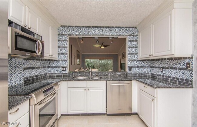 Building Photo - 613 Squire Cir