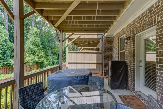 Building Photo - 1450 Edgebrook Ct NE