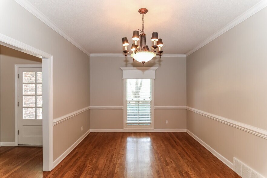 Building Photo - 8895 Linell Cove
