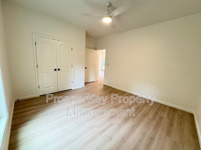 Building Photo - 6901 Hunter Rd