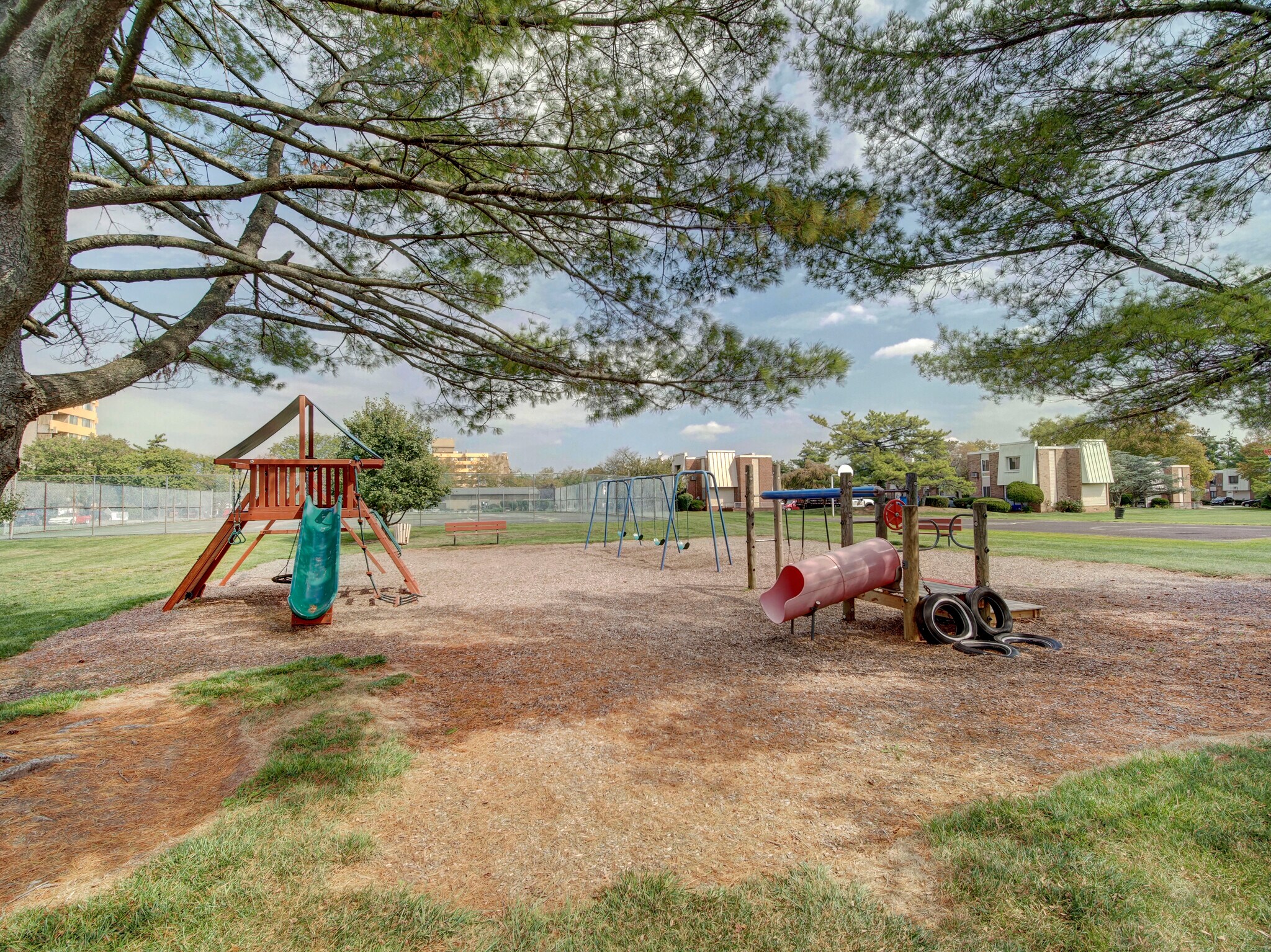 Building Photo - 807 Eves Dr