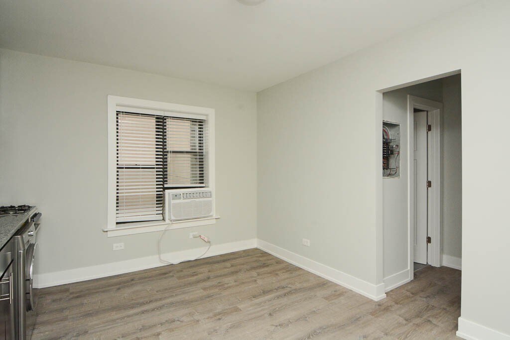 Building Photo - 434.5 W Belden Ave