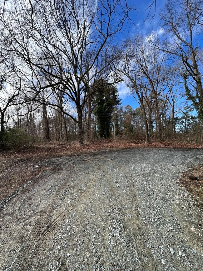 Building Photo - UPGRADED 2 Bedroom Home FOR RENT