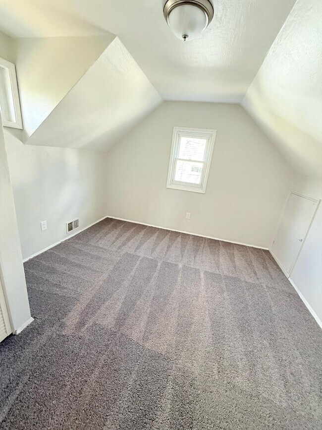 Building Photo - Great 4BR, 1 1/2BA Single Family Home in P...