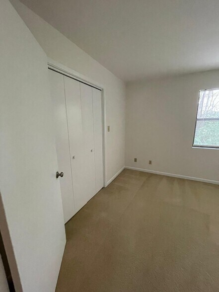Building Photo - 128 Beechwood Drive