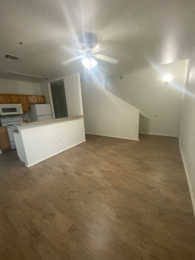 Building Photo - 1000 Diamond Dr