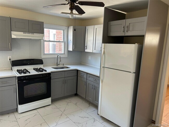 Building Photo - 1086 Tulip Ave