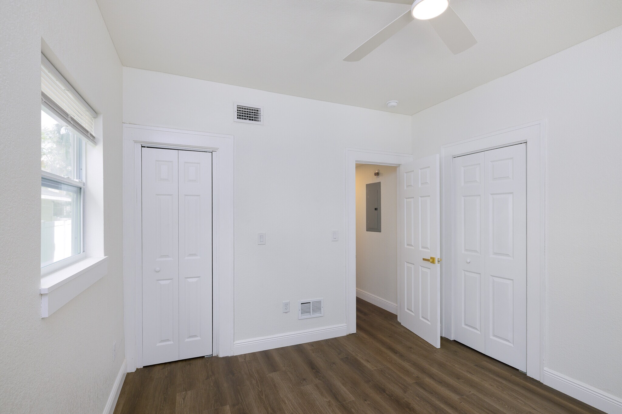 Building Photo - 644 6th Ave N