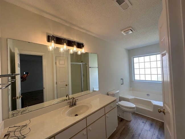 Building Photo - 4304 Lotus Ct