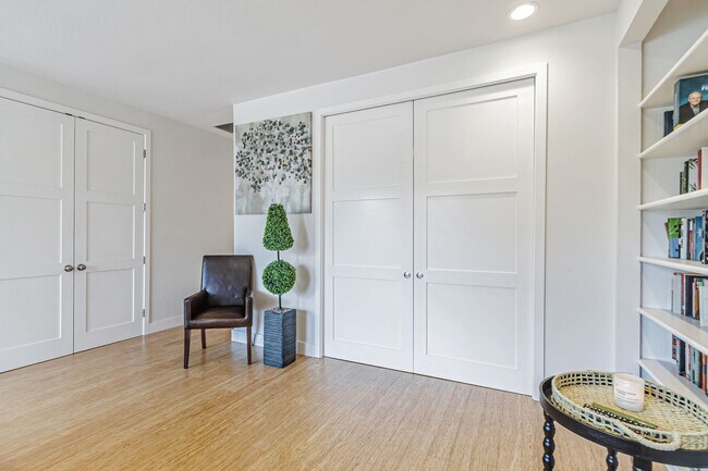 Building Photo - Top-Floor Corner Condo Near Downtown Palo Alto and Stanford
