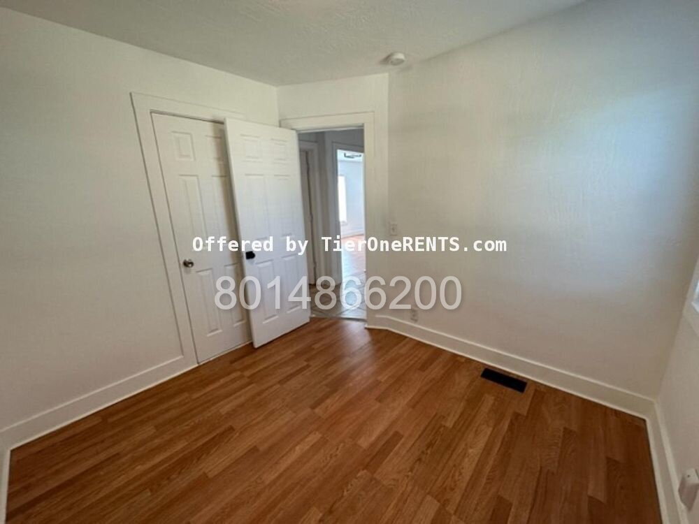 Building Photo - Move-in special: $500 off First months rent