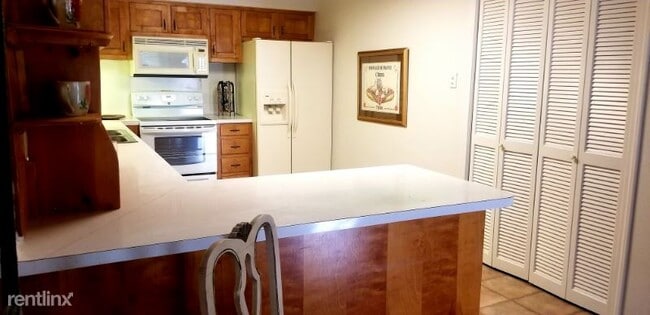 Building Photo - 2 br, 2 bath Condo - 152 S Foster Dr