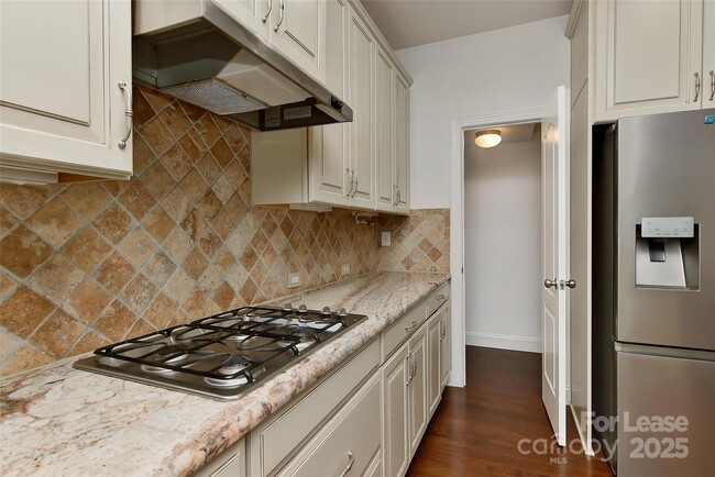 Building Photo - 549 Daventry Ct