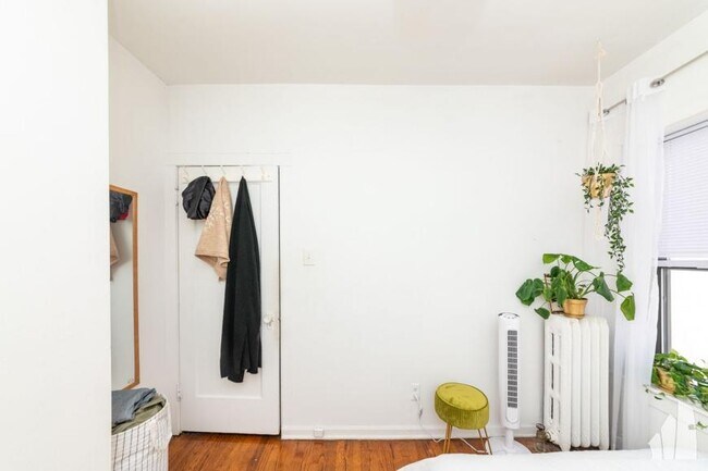 Building Photo - 1 bedroom in Chicago IL 60657
