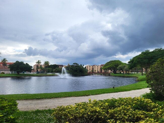 Building Photo - 750 Egret Cir