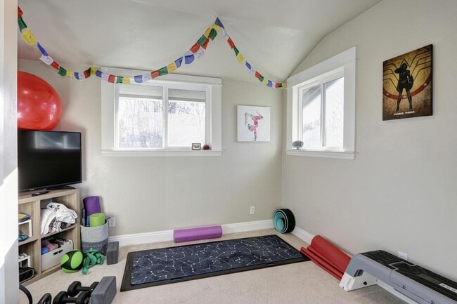 Building Photo - Beautifully Renovated 5 Bedroom Midtown Home