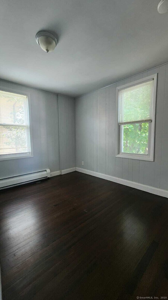Building Photo - 305 Wakelee Ave