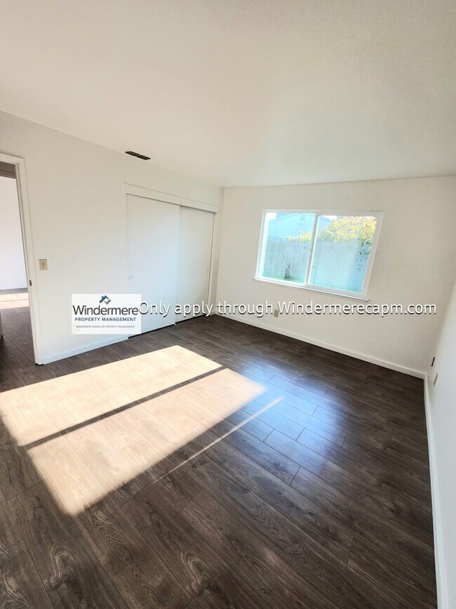 Building Photo - Charming 3 bedroom 2 bath Home- Available Now!