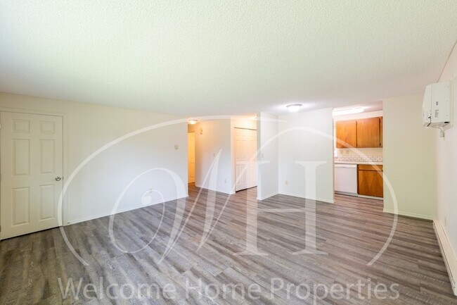 Building Photo - Newly Remodeled Apartment in Convenient Lo...