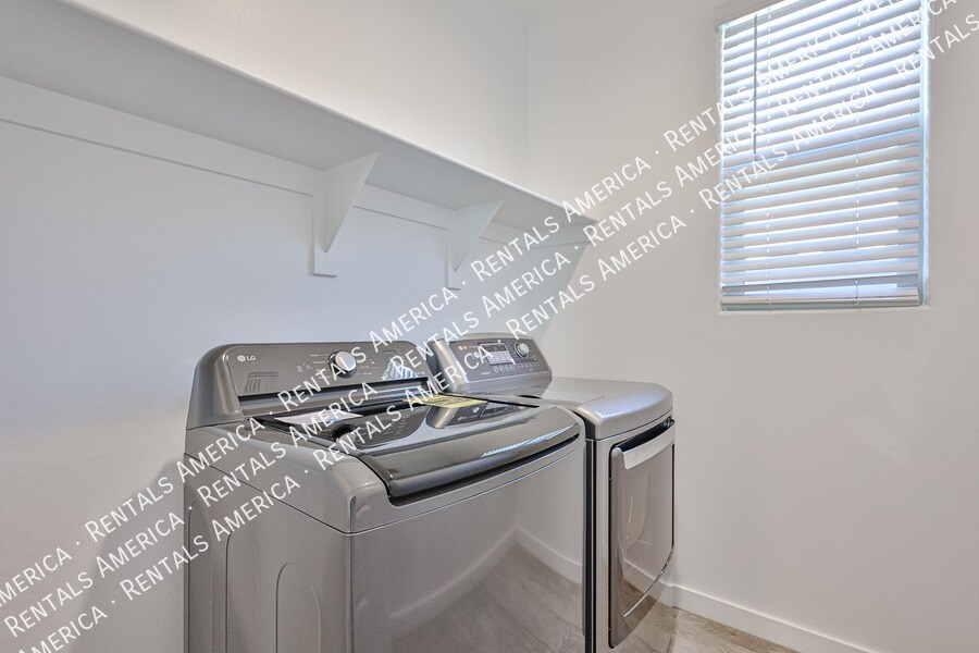 Building Photo - 1625 W la Mirada Dr