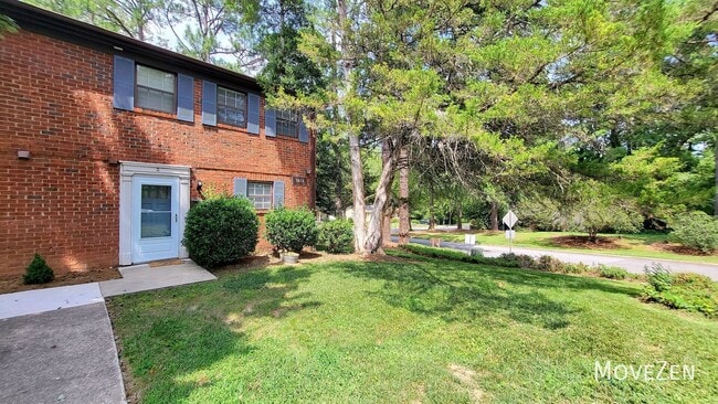Building Photo - 5813 Nottoway Ct