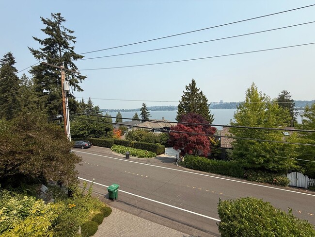 Building Photo - 7275 N Mercer Way