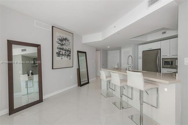 Building Photo - 200 Sunny Isles Blvd