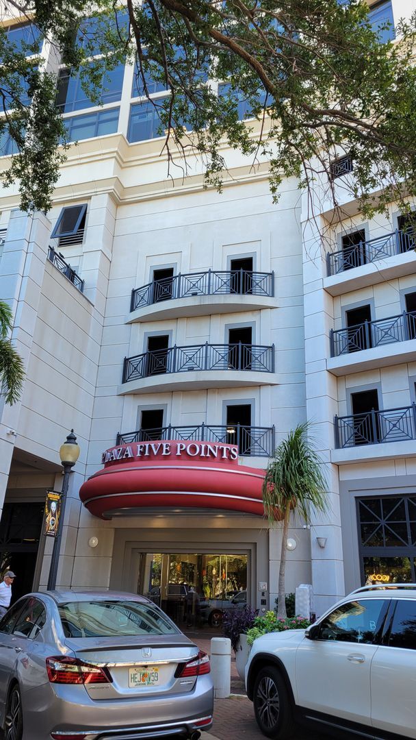 Building Photo - Short term ONLY luxury 2/2 condo in the heart of downtown Sarasota