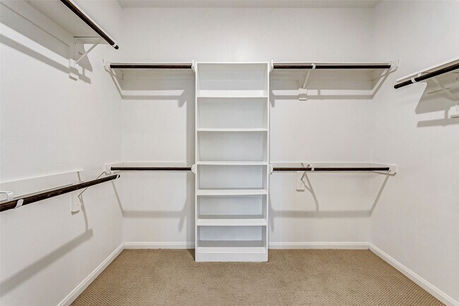 Building Photo - 2165 Woodland Pine Dr