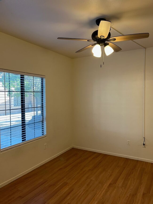 Building Photo - 2 Bedroom condo - Great Location