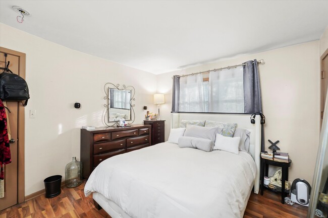 Building Photo - 69 E Quincy-2