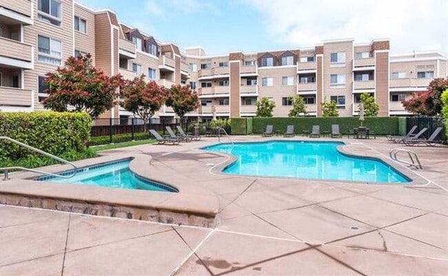 Building Photo - Largest 1-Bedroom Layout with In Unit Laundry