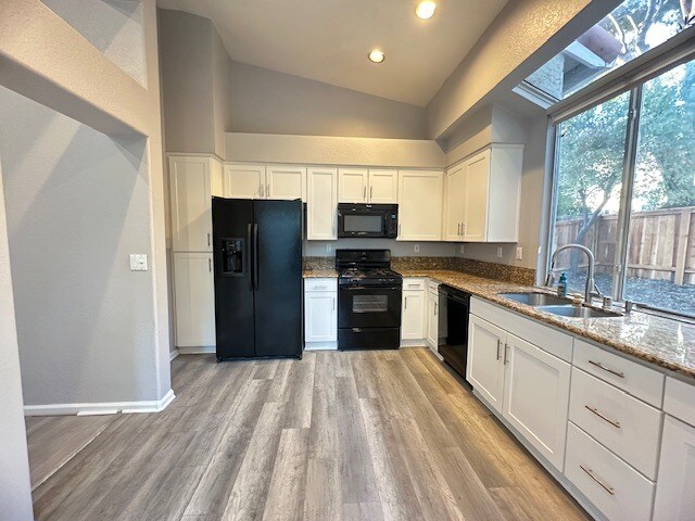 Building Photo - 5526 Cabrillo Way