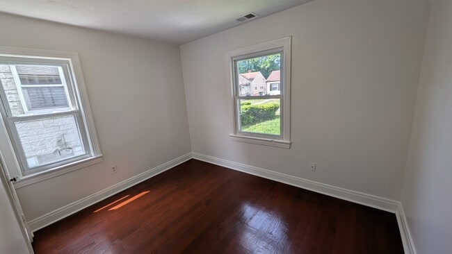 Building Photo - 2112 Ratcliffe Ave