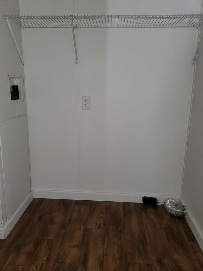 Building Photo - Ready to move in